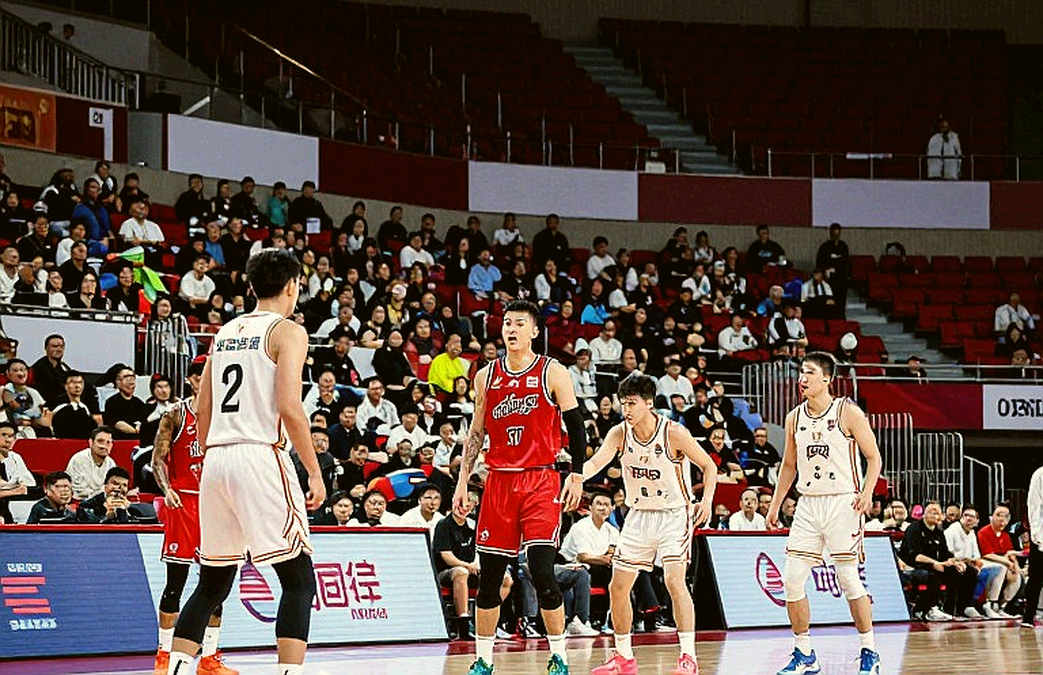 Quentin Peterson tỏa sáng; Pizza Bulls Bordo đánh bại Körfez Basket ở trận giao hữu Quentin Peterson tỏa sáng; Pizza Bulls Bordo đánh bại Körfez Basket ở trận giao hữu