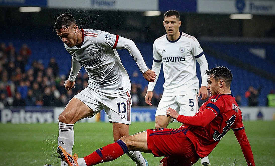 Ô trống trong bảng dữ liệu V-League