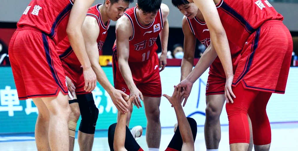 Stephen Curry và hợp đồng 116 triệu USD: Kỷ lục tiền lương, kế hoạch 2027 và câu chuyện 'hy sinh' chưa được kiểm chứng