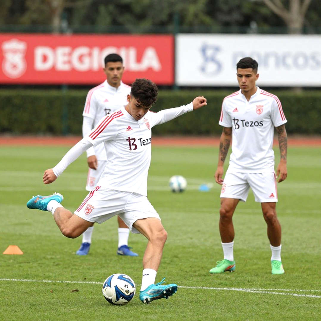 Argentina giữa hai cơn sóng: Messi bước ra, Paredes bị đẩy ra và Scaloni đứng vững