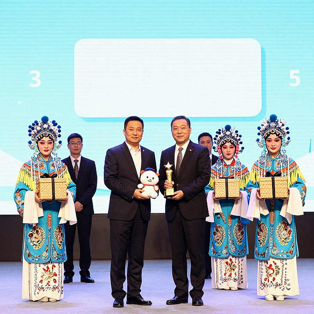 Karsten Müller và tàn cuộc cờ vua: Vì sao cỗ máy mạnh nhất vẫn cần một người thầy